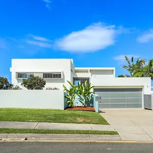 Indulgent Beachside Luxury, Sunrise Beach